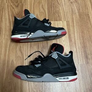 Beat Jordan 4 retro bred